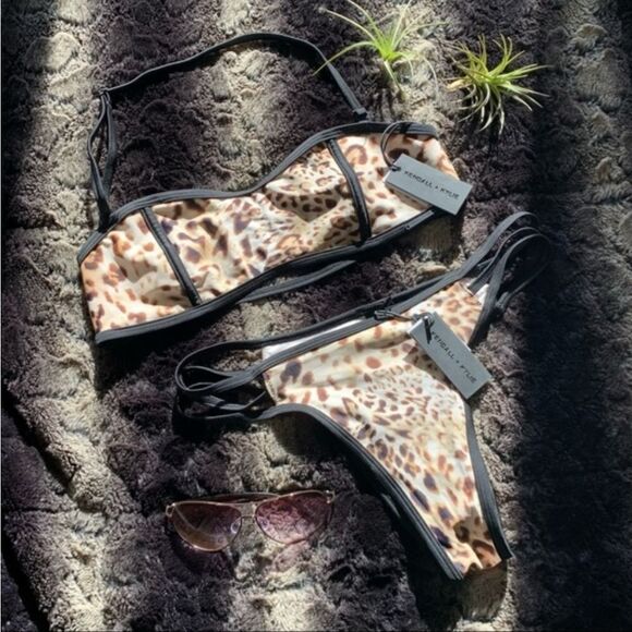 Kendal & Kylie Cagey Strappy Bandeau 2 piece Bikini low rise bottom Xsmall - Picture 3 of 13